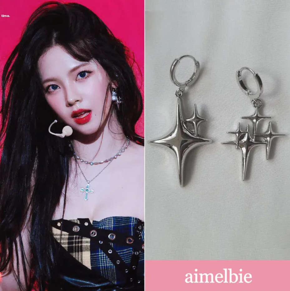 [AESPA KARINA, IVE GAEUL PICK] SPARKLE SPARKLE HUGGIES EARRINGS - COKODIVE