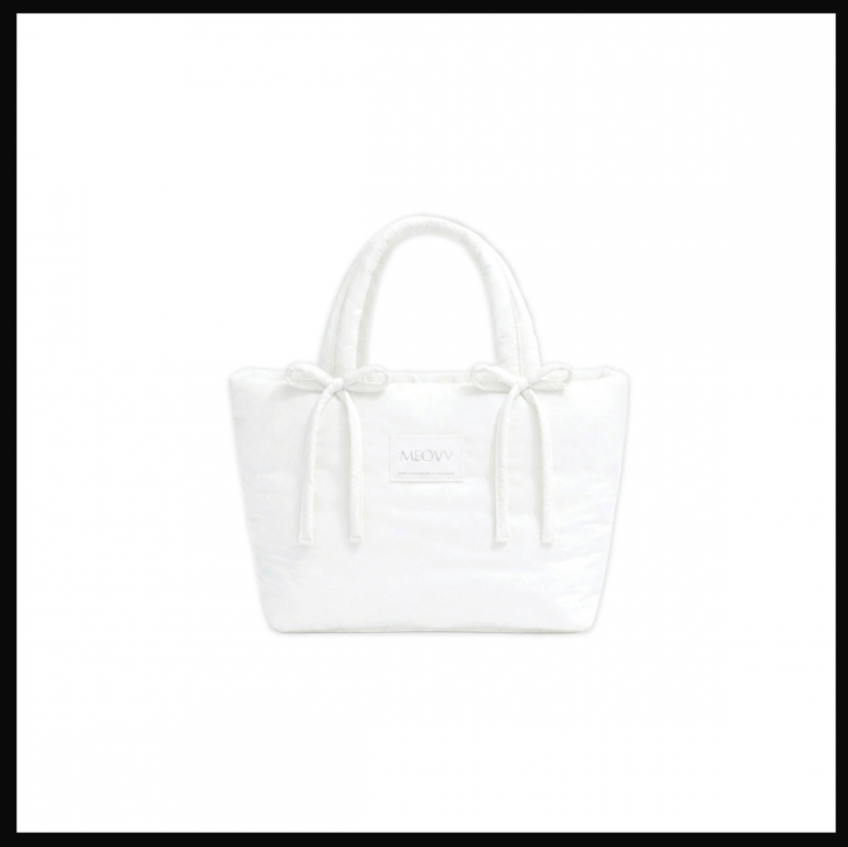 MEOVV - MEOVV THE 1ST SEASON'S GREETINGS POP UP OFFICIAL MD CUSHION BAG - COKODIVE