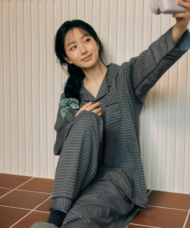 [NMIXX HAEWON PICK] DOSSY DUST LONG-SLEEVE PAJAMAS SET - COKODIVE