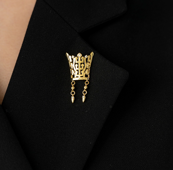 GOLDEN CROWN PIN BADGE - COKODIVE