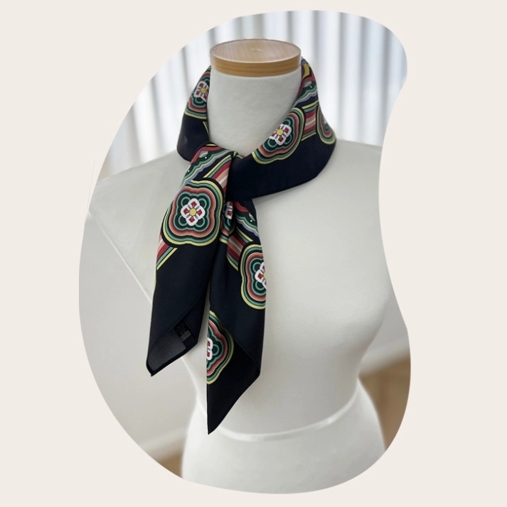 GYEONGBOKGUNG PALACE GEUNJEONGJEON PHOENIX MOTIF SCARF