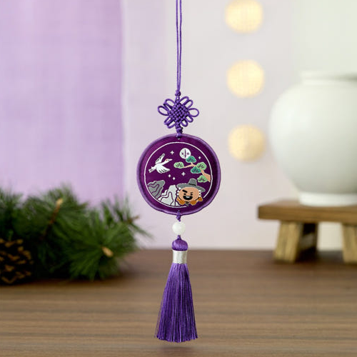 BT21 - PREMIUM K EDITION EMBROIDERED TESSLE KEYRING - COKODIVE