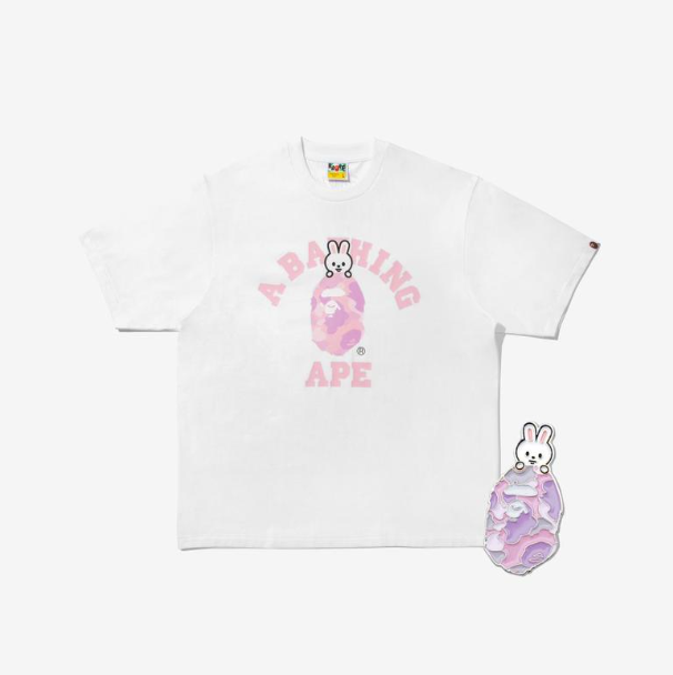 STRAY KIDS - BAPE X STRAY KIDS LEEBIT COLLEGE TEE M (LEE KNOW) + METAL PINS (PINK) SET - COKODIVE
