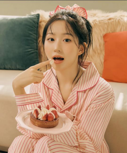 [NMIXX HAEWON PICK] DOSSY LOVESOME LONG-SLEEVE PAJAMAS SET - COKODIVE