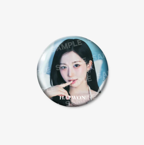 NMIXX - 1ST WORLD TOUR IN JAPAN OFFICIAL MD PHOTO BADGE - COKODIVE