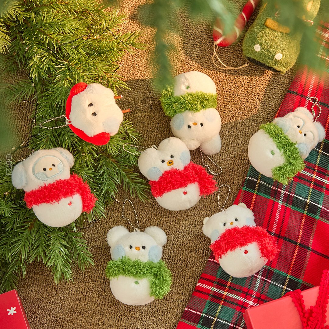 BT21 - MINI MININI PETIT HOLIDAY SNOWMAN RANDOM DOLL KEYRING - COKODIVE