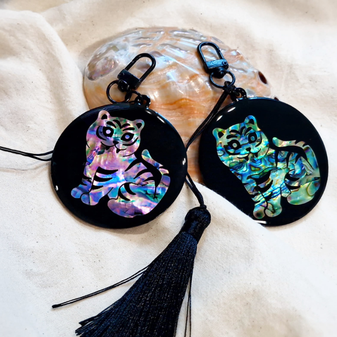 MOTHER OF PEARL HOJAKDO TIGER KEYRING - COKODIVE