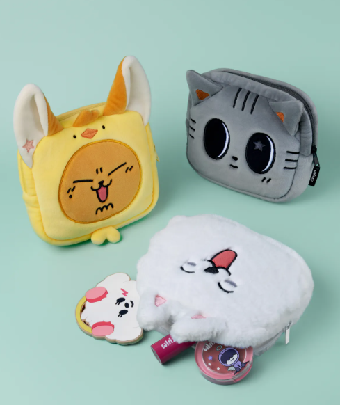 TXT - TXT X WHIZZY SQUARE FACE POUCH - COKODIVE